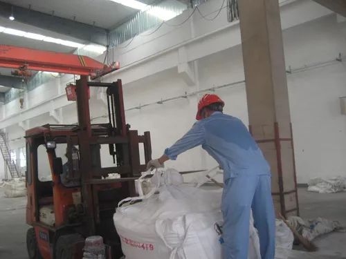 鹽化工總廠鹽硝廠提前完成全年精制鹽生產(chǎn)任務，助力腌制鹽市場供應